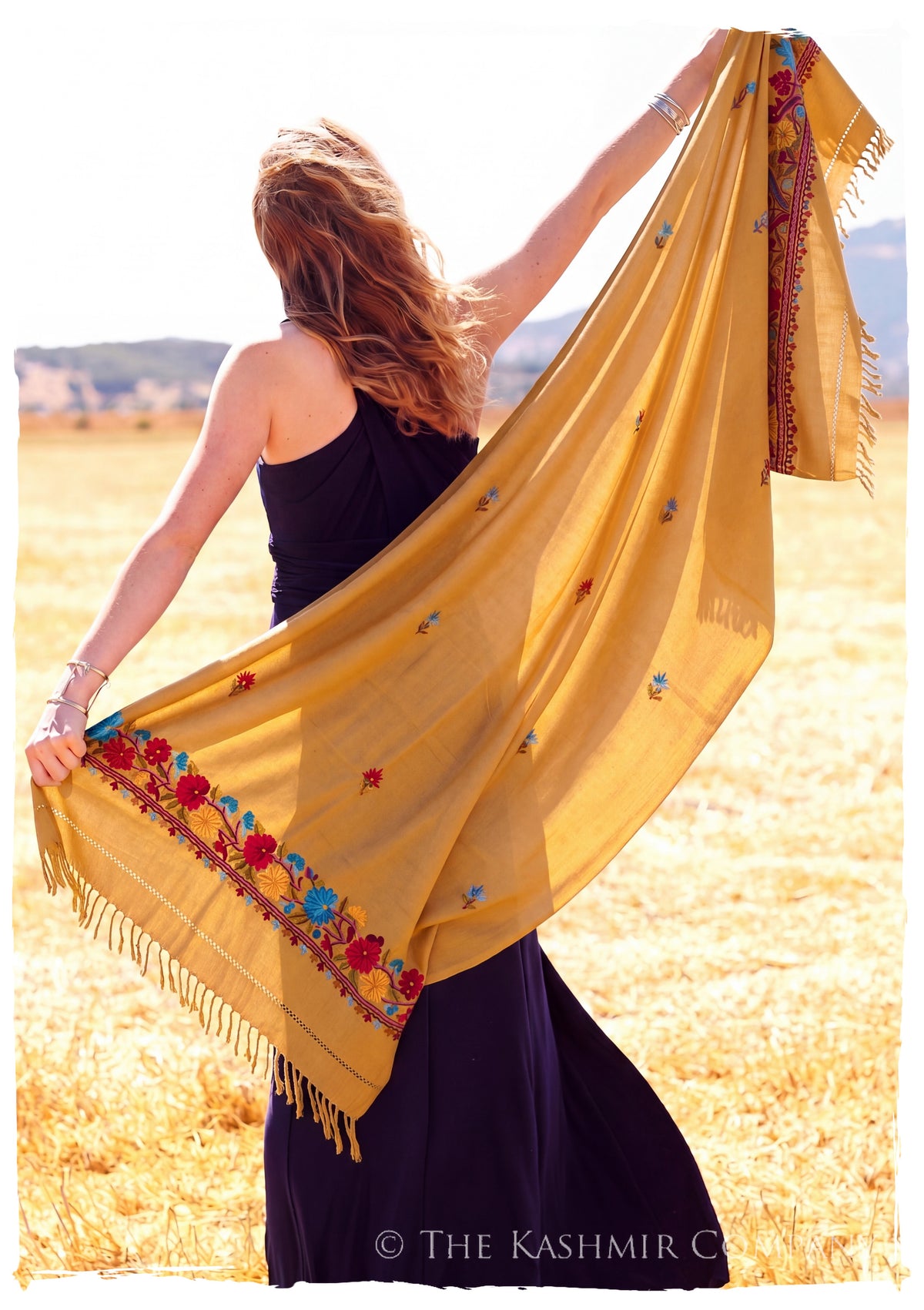 Macarena Frontières Jardin Gift Shawl — lifestyle