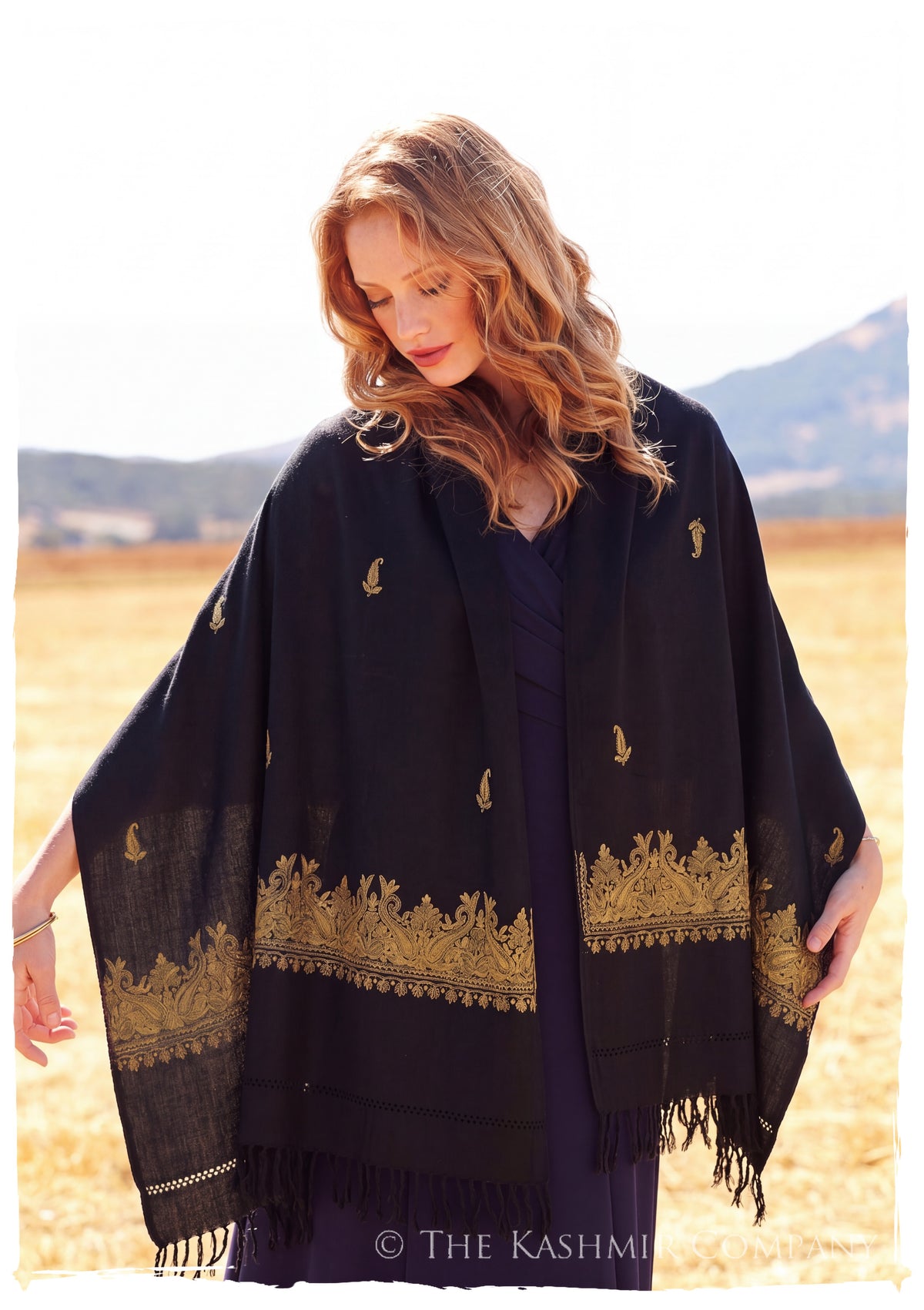 Aurora Frontières Paisley Gift Shawl — lifestyle