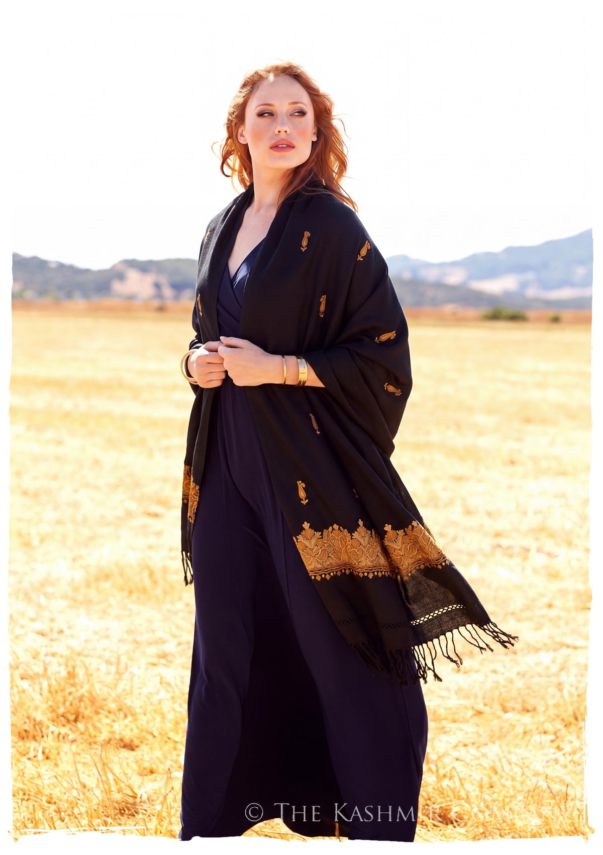 Esperanza Frontières Paisley Gift Shawl — lifestyle