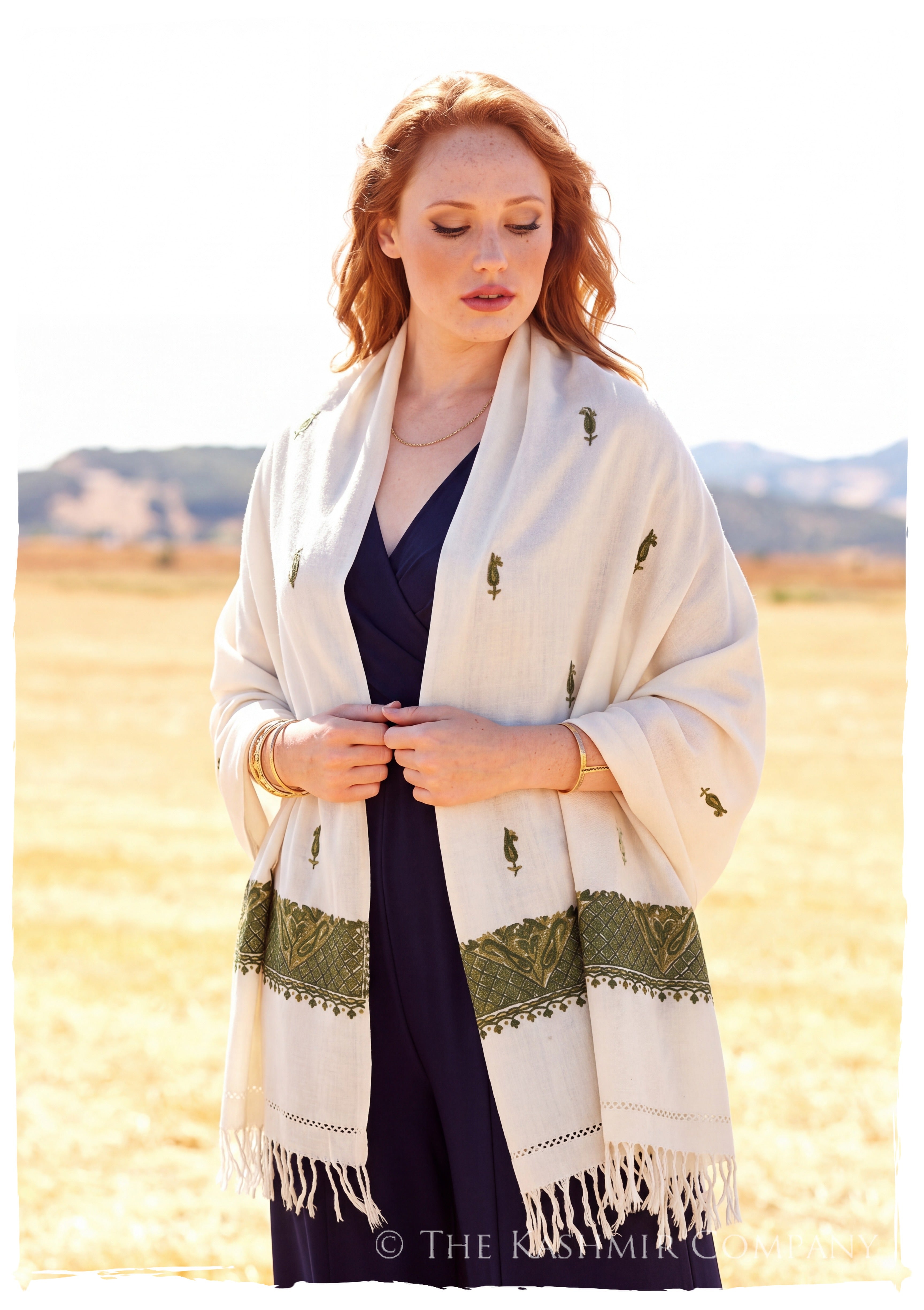 Clarissé Frontières Paisley Gift Shawl — lifestyle