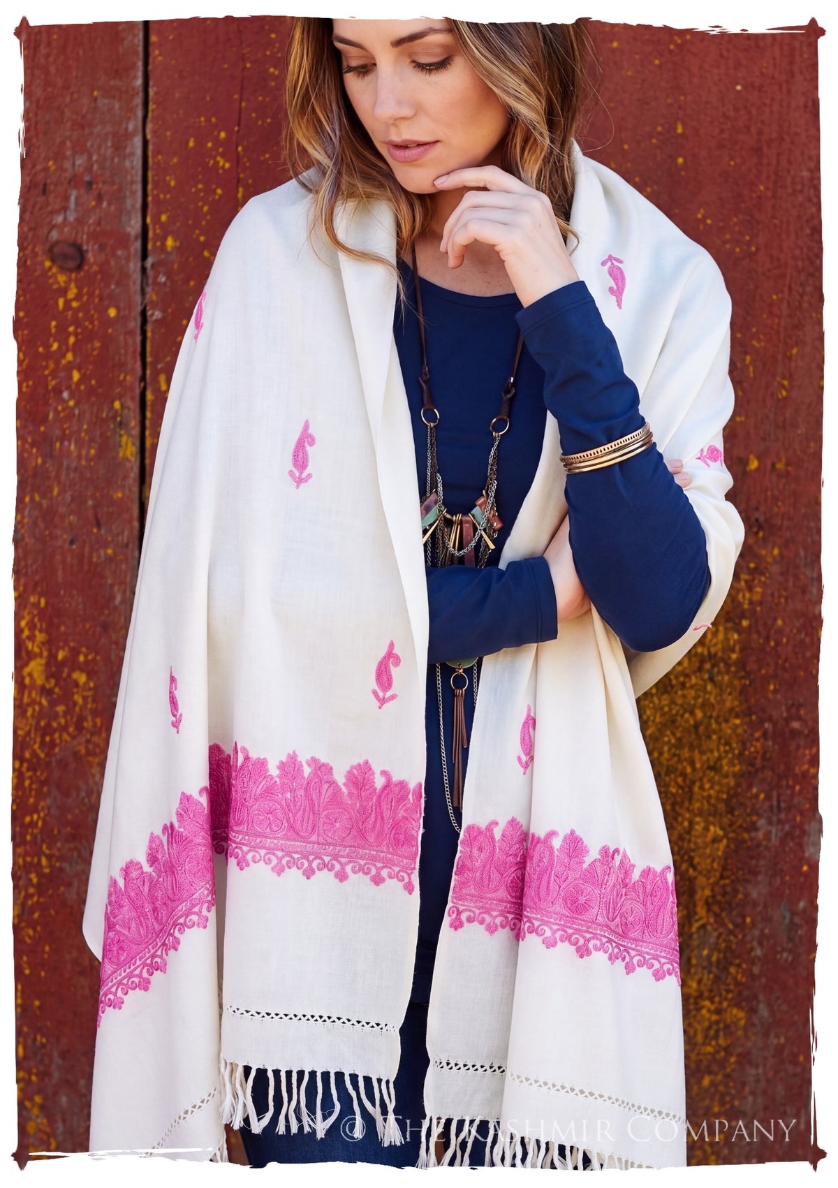 Maruja Frontières Paisley Gift Shawl — lifestyle