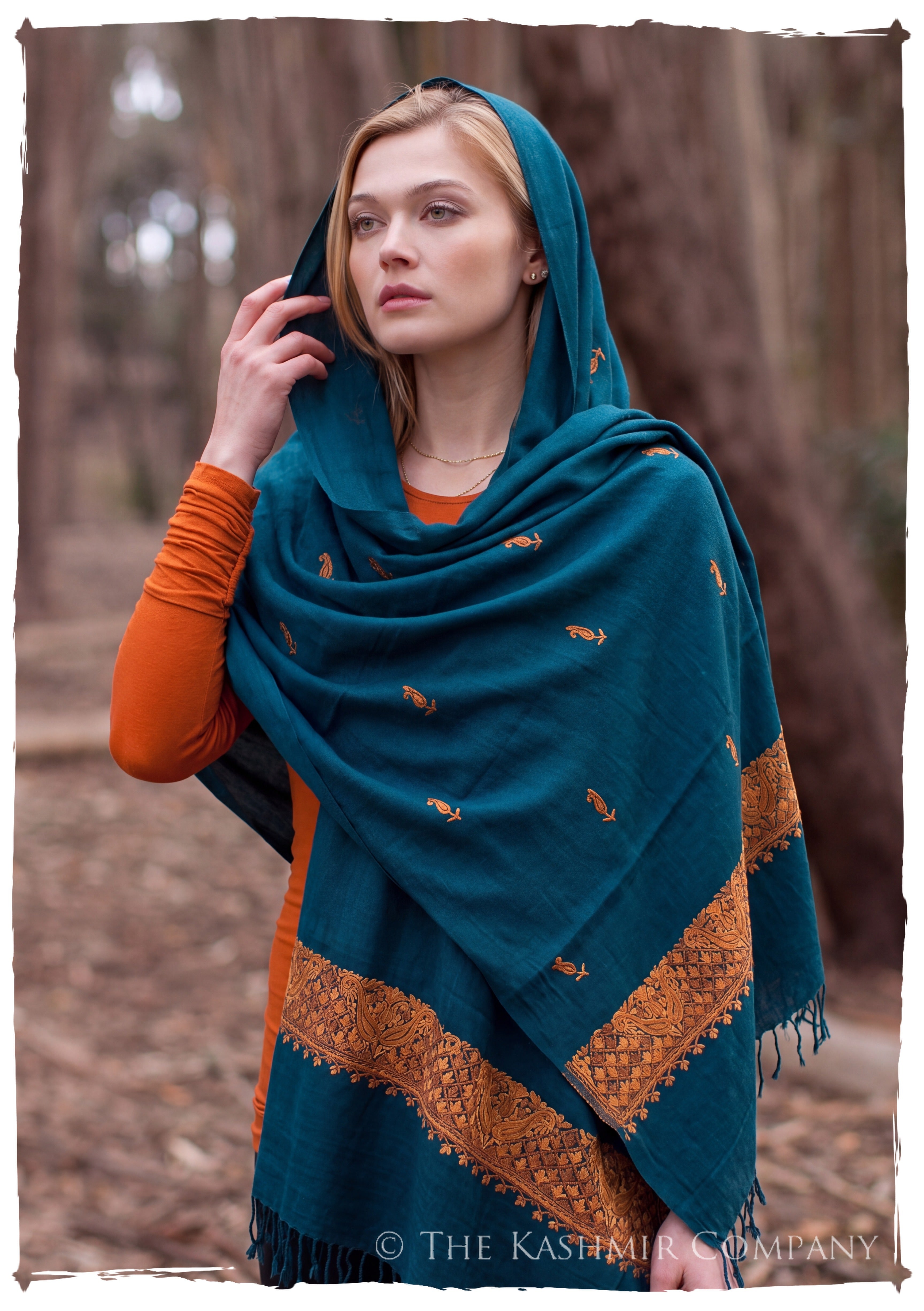 Morena Frontières Paisley Gift Shawl — lifestyle