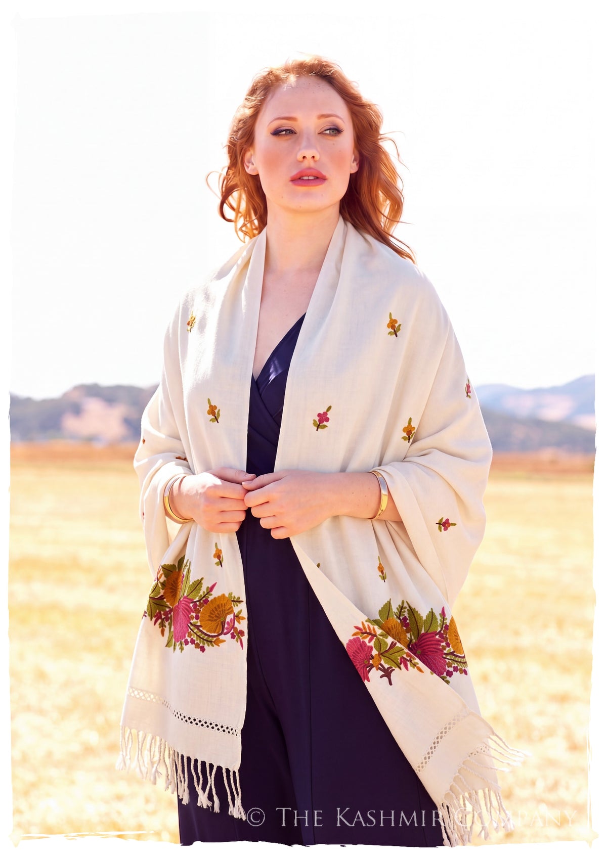 Reine Frontières Jardin Gift Shawl — lifestyle
