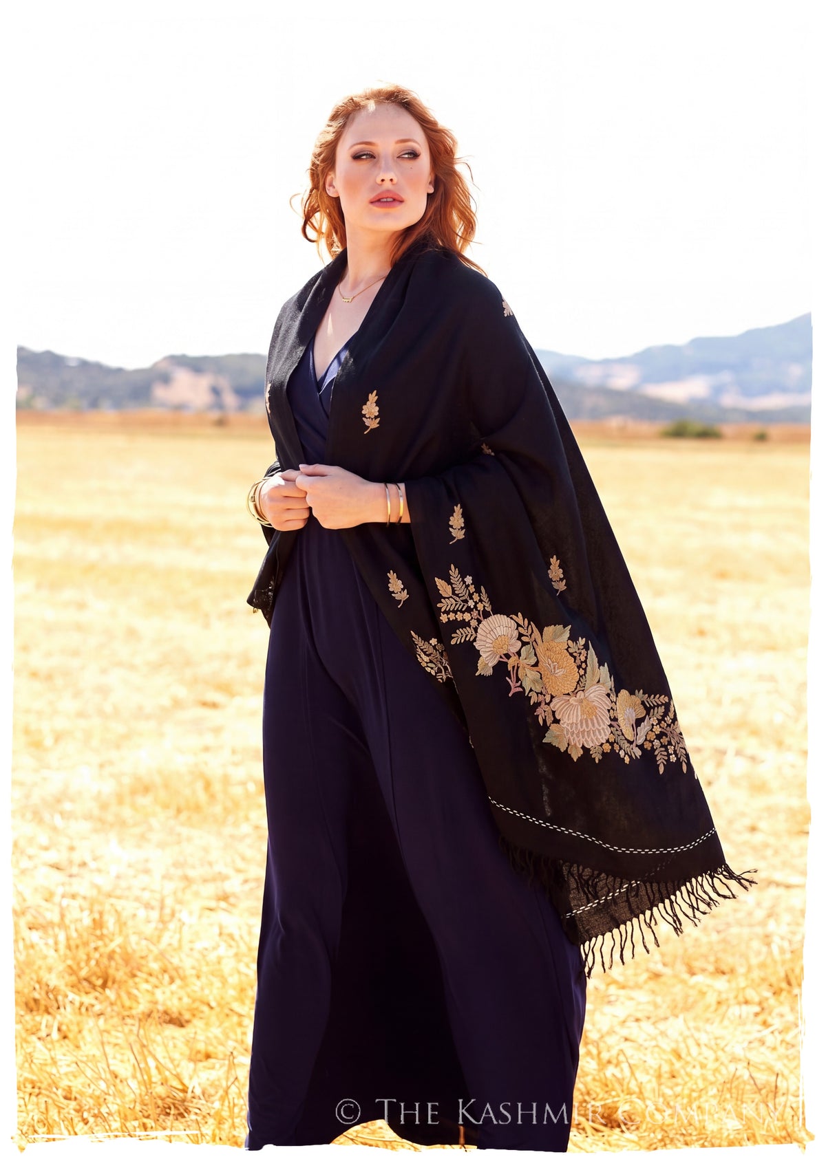 Marguerite Frontières Jardin Gift Shawl — lifestyle