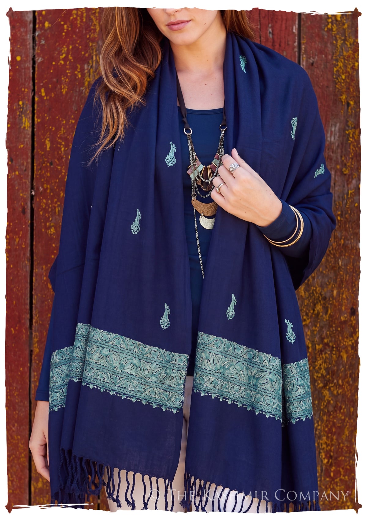 Rivière Trois Frontières Bleu Gift Shawl — lifestyle