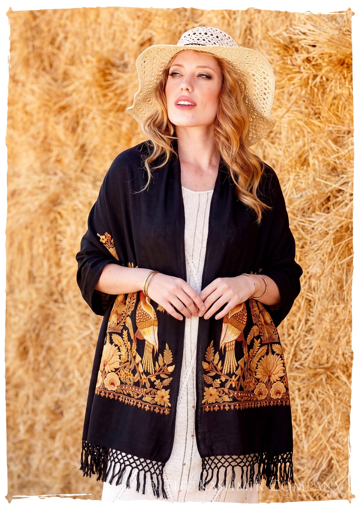 Oiseaux de Paradis Noir Gift Shawl — lifestyle