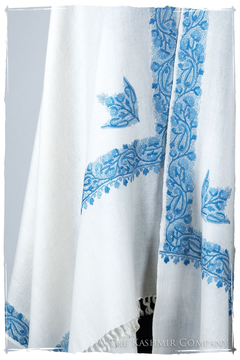 Nuances de bleu de l'ivoire Frontière Mascarade Shawl