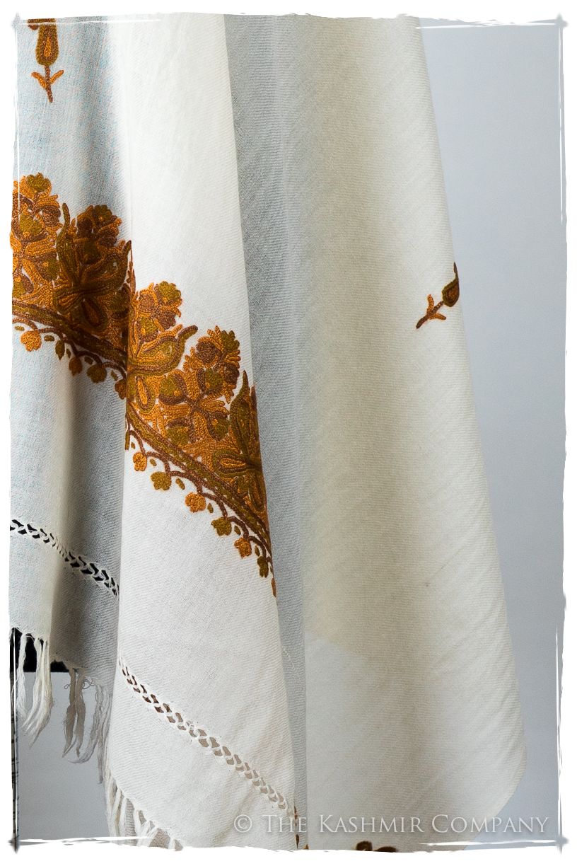 Édith Frontières Paisley Gift Shawl