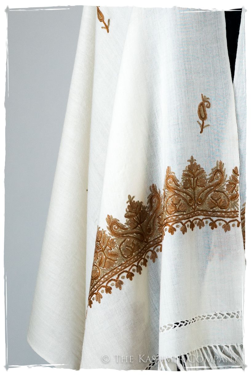 Éstelle Frontières Paisley Gift Shawl