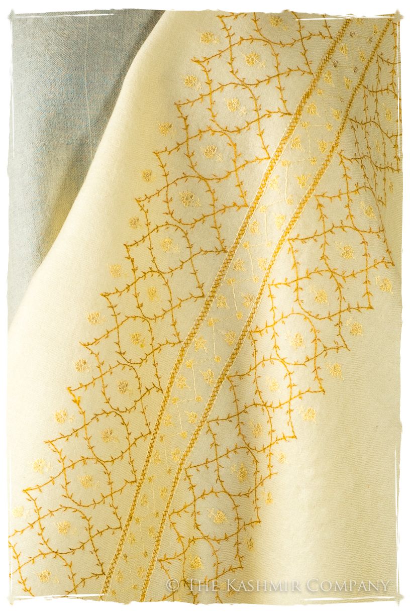 Vasté Aveliné de'Laine Sozni Frontières Orient Shawl