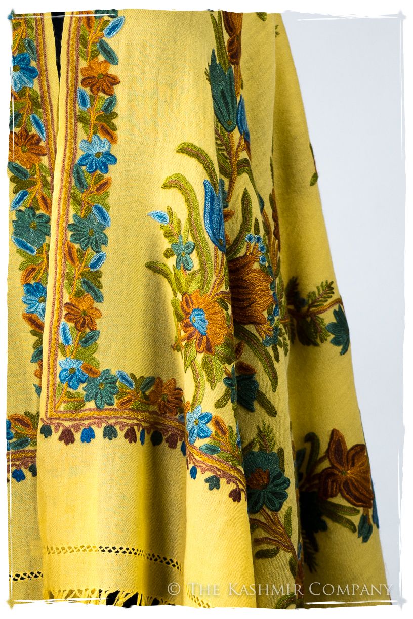 Royauté Française Amoureuse de Nadeleine Cannes Shawl