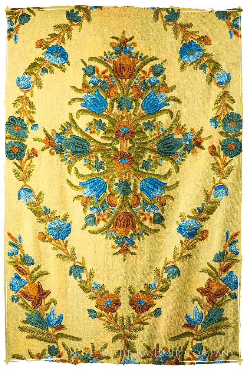 Royauté Française Amoureuse de Nadeleine Cannes Shawl