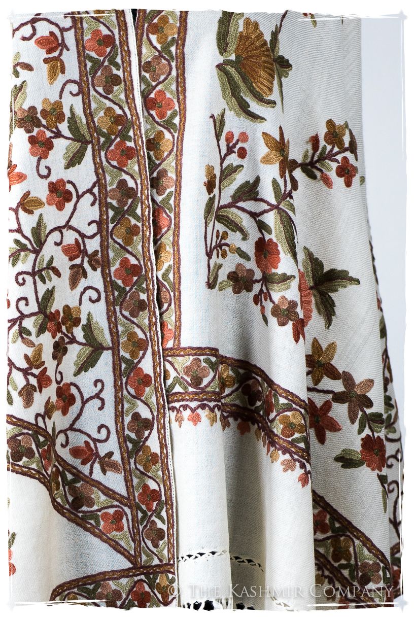 Française Amoureuse de Vignes Cannes Shawl
