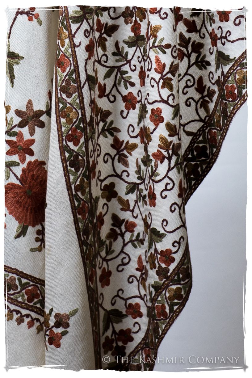 Française Amoureuse de Vignes Cannes Shawl