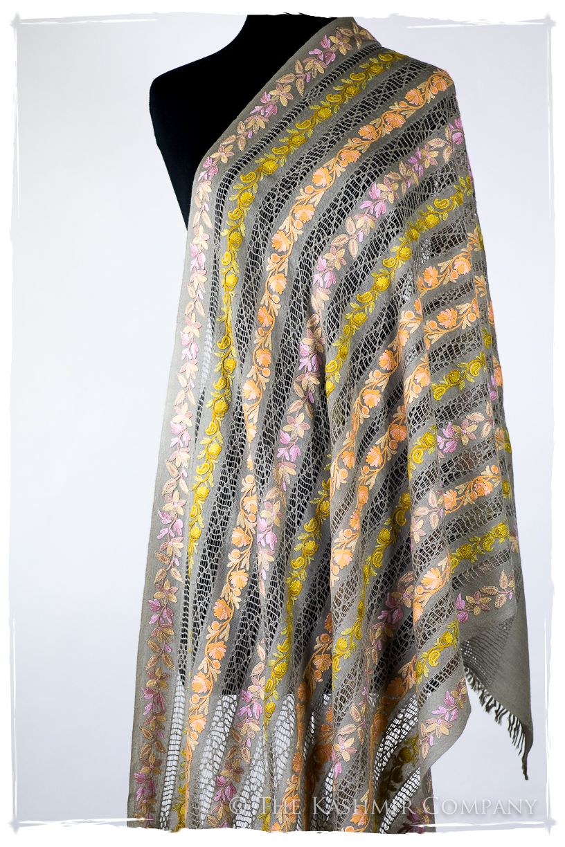 Jardin de Vignes Broderie Française Ficelle Tirée Notre Dame Shawl