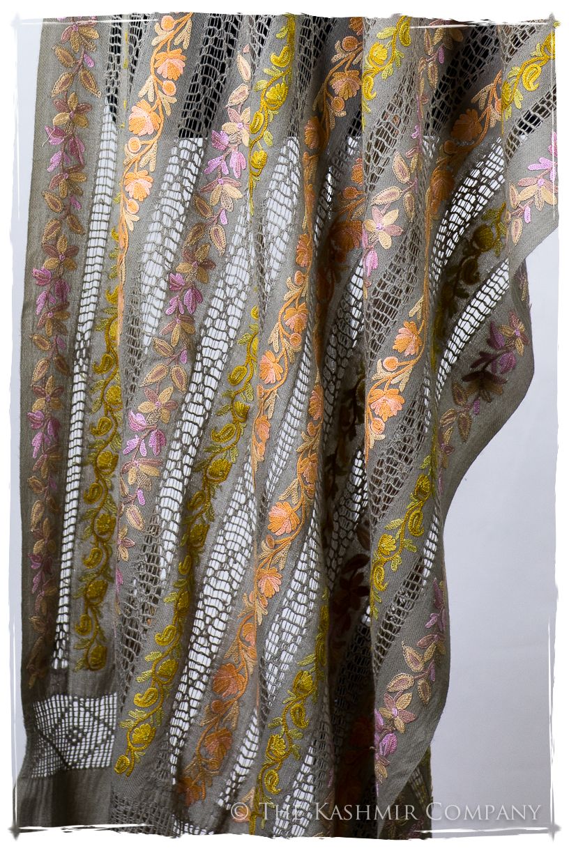 Jardin de Vignes Broderie Française Ficelle Tirée Notre Dame Shawl