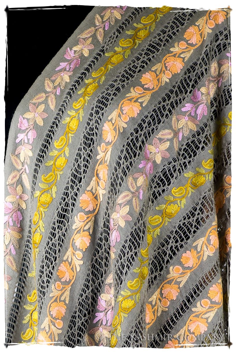 Jardin de Vignes Broderie Française Ficelle Tirée Notre Dame Shawl