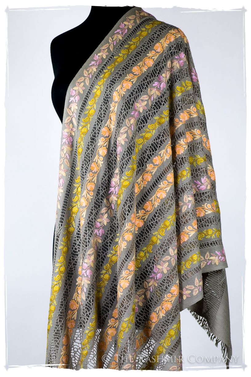 Jardin de Vignes Broderie Française Ficelle Tirée Notre Dame Shawl