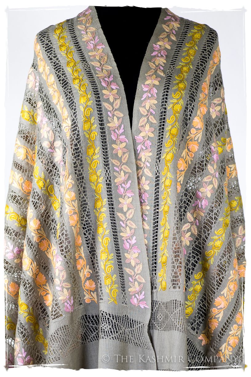 Jardin de Vignes Broderie Française Ficelle Tirée Notre Dame Shawl