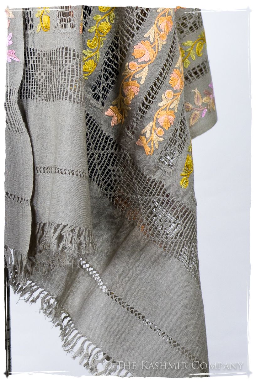 Jardin de Vignes Broderie Française Ficelle Tirée Notre Dame Shawl