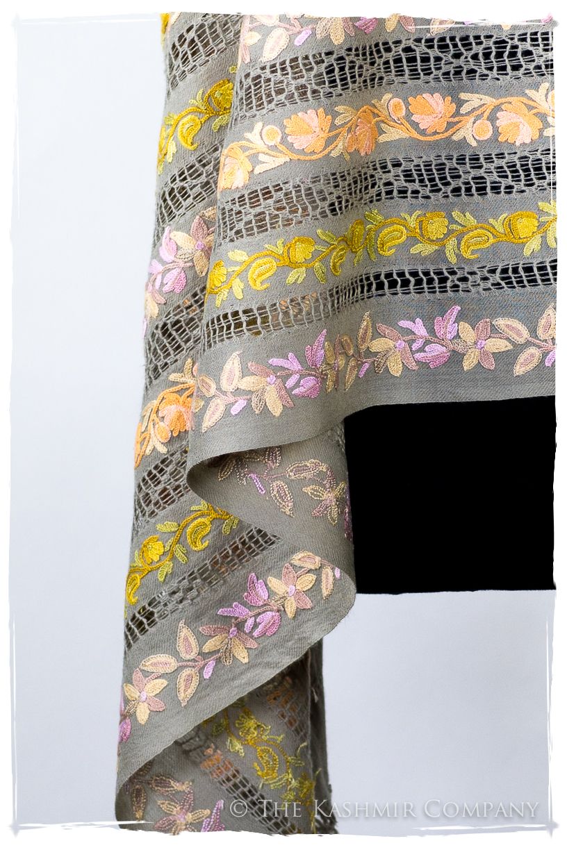 Jardin de Vignes Broderie Française Ficelle Tirée Notre Dame Shawl