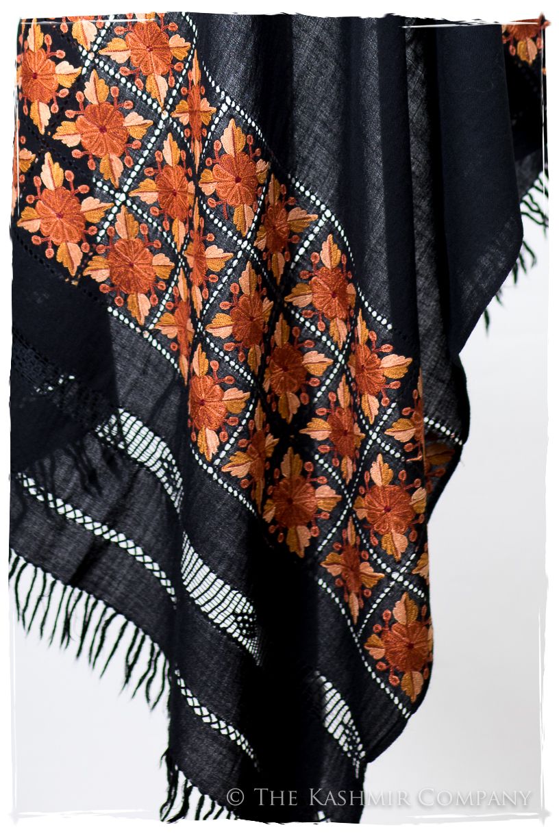 Broderie à cordes tirées Macaroon Noir Trois Frontières Shawl