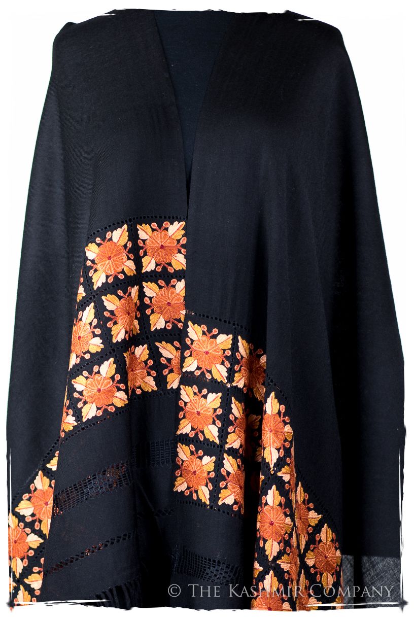 Broderie à cordes tirées Macaroon Noir Trois Frontières Shawl