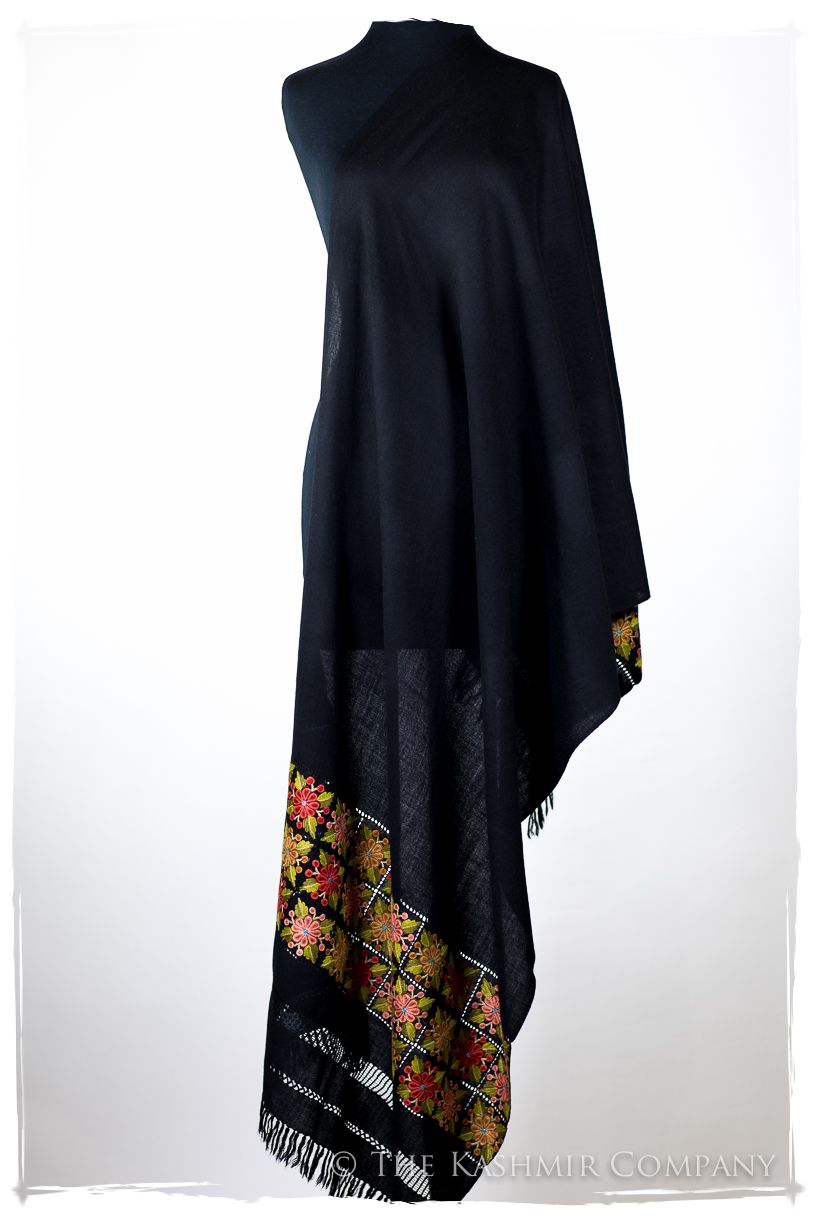 Broderie à cordes tirées Azalea Noir Trois Frontières Shawl