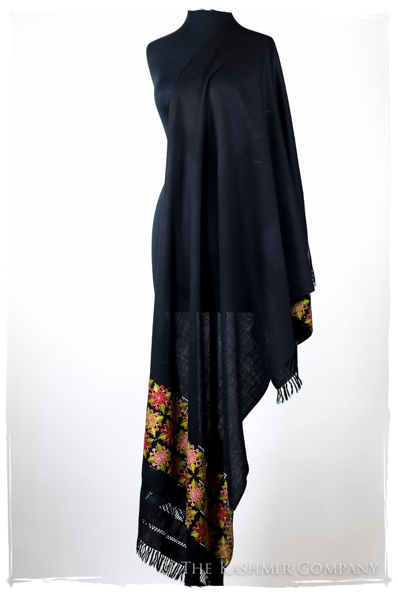 Broderie à cordes tirées Azalea Noir Trois Frontières Shawl