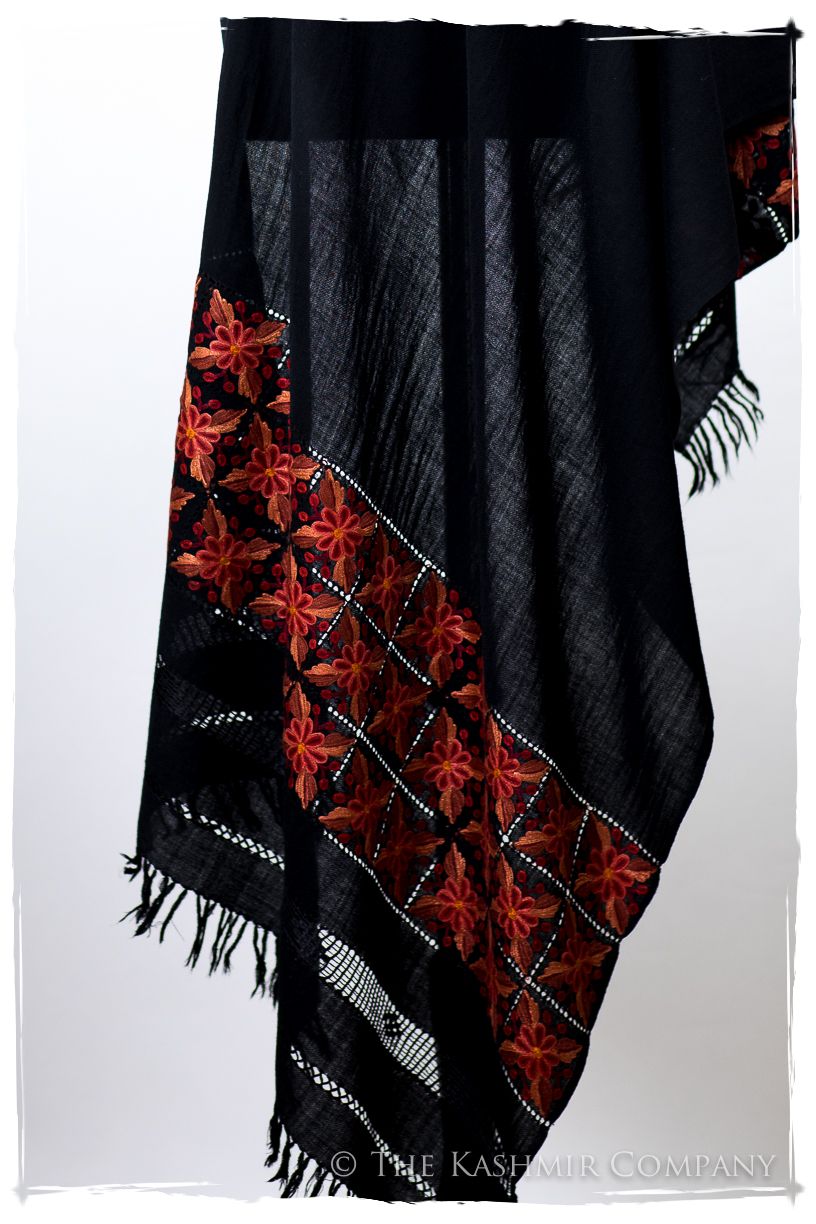 Broderie à cordes tirées Sienna Noir Trois Frontières Shawl