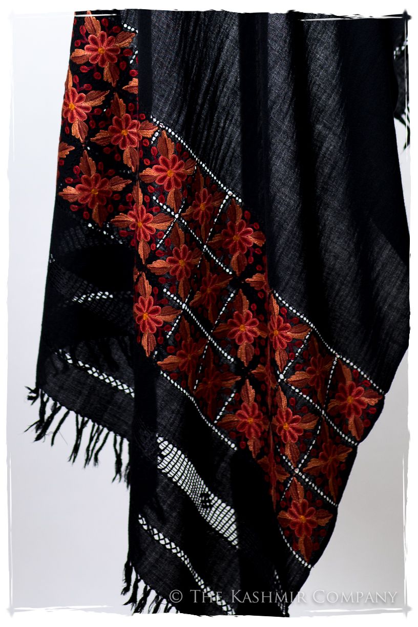 Broderie à cordes tirées Sienna Noir Trois Frontières Shawl