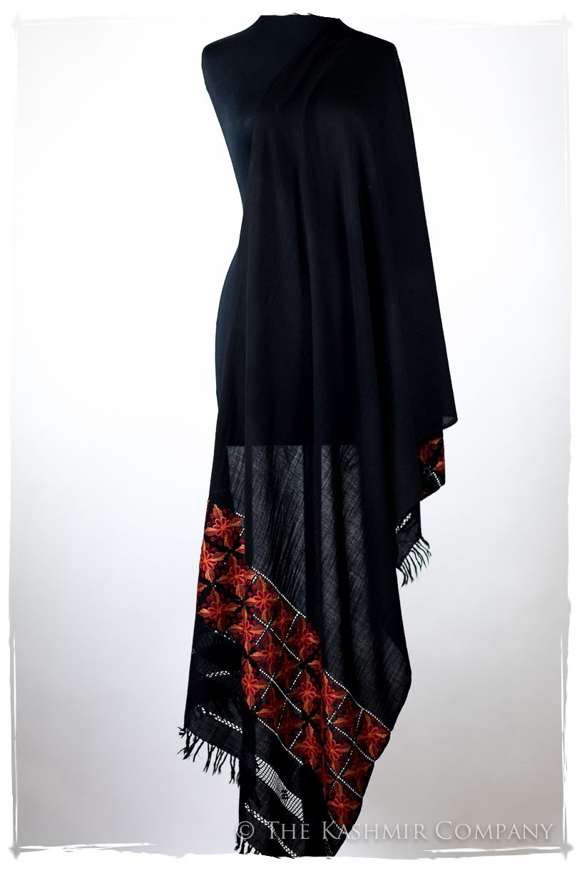 Broderie à cordes tirées Sienna Noir Trois Frontières Shawl