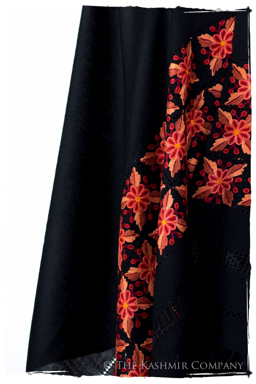 Broderie à cordes tirées Sienna Noir Trois Frontières Shawl