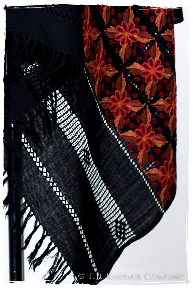 Broderie à cordes tirées Sienna Noir Trois Frontières Shawl