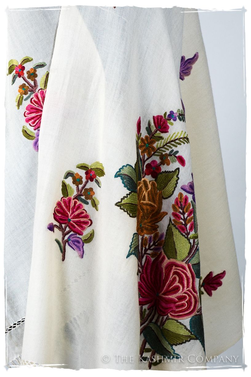 Française Bouquet de Roses Dominique Provence Shawl