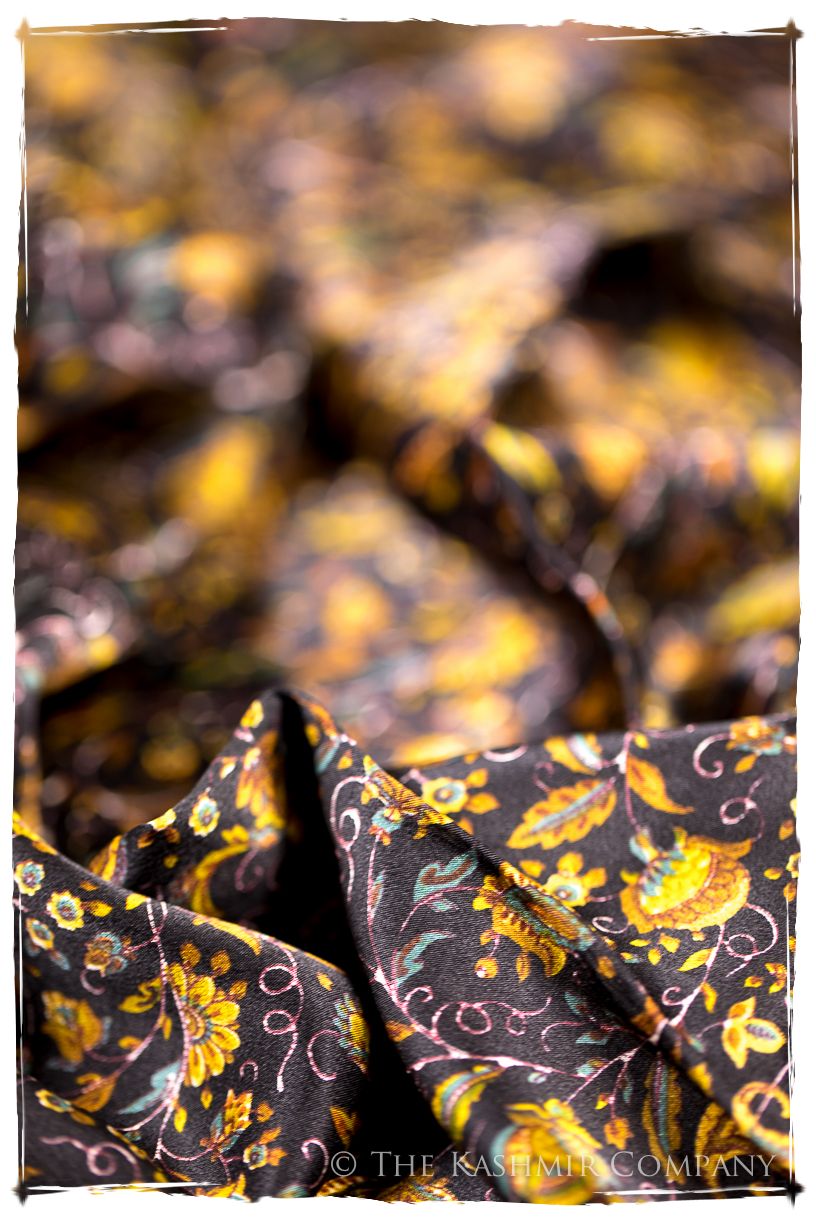 Isabélla of Hainault Cashmere Square Silk Scarf
