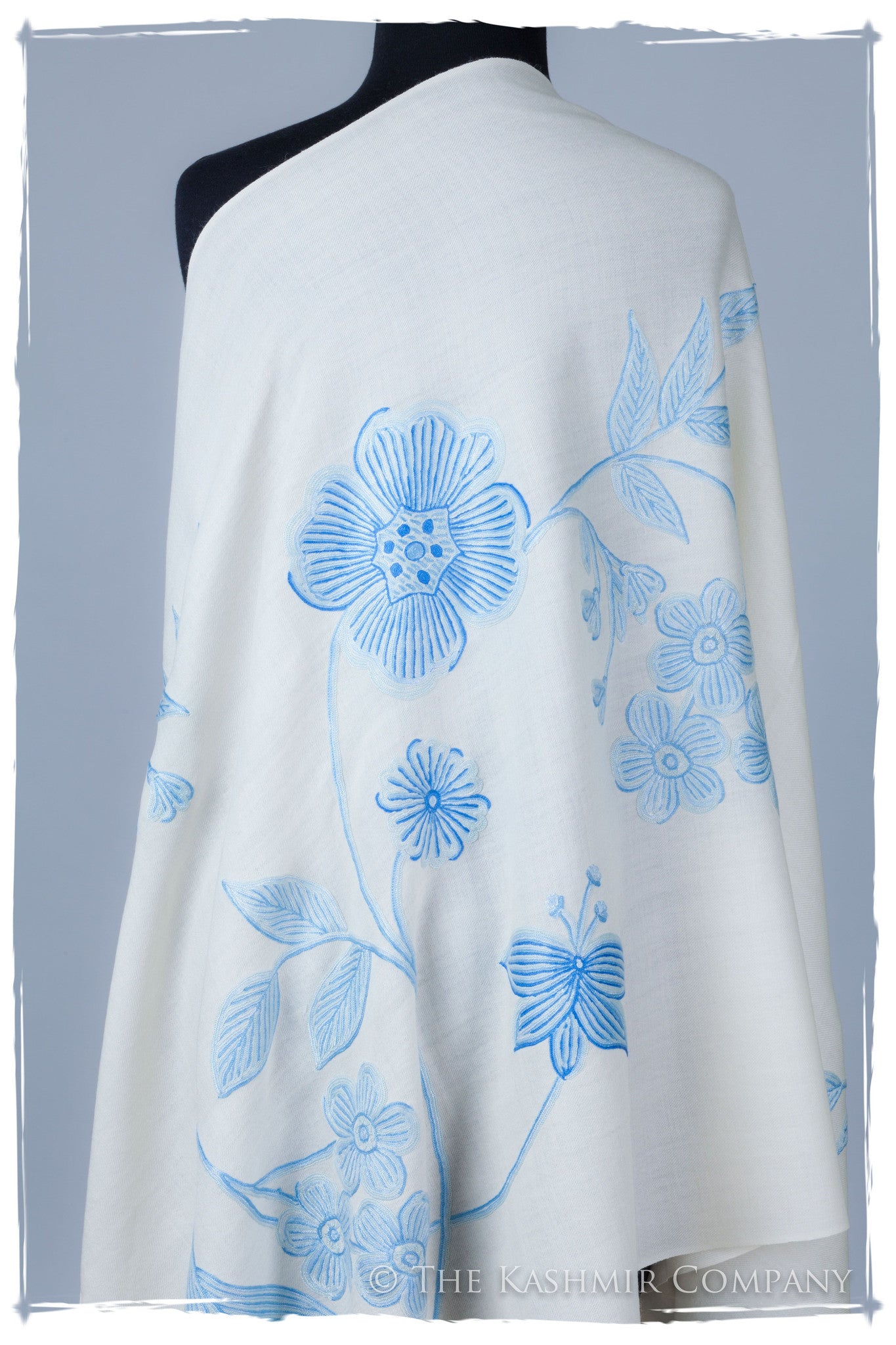 Je Ne Sais Quoi Blue Ivory Shawl