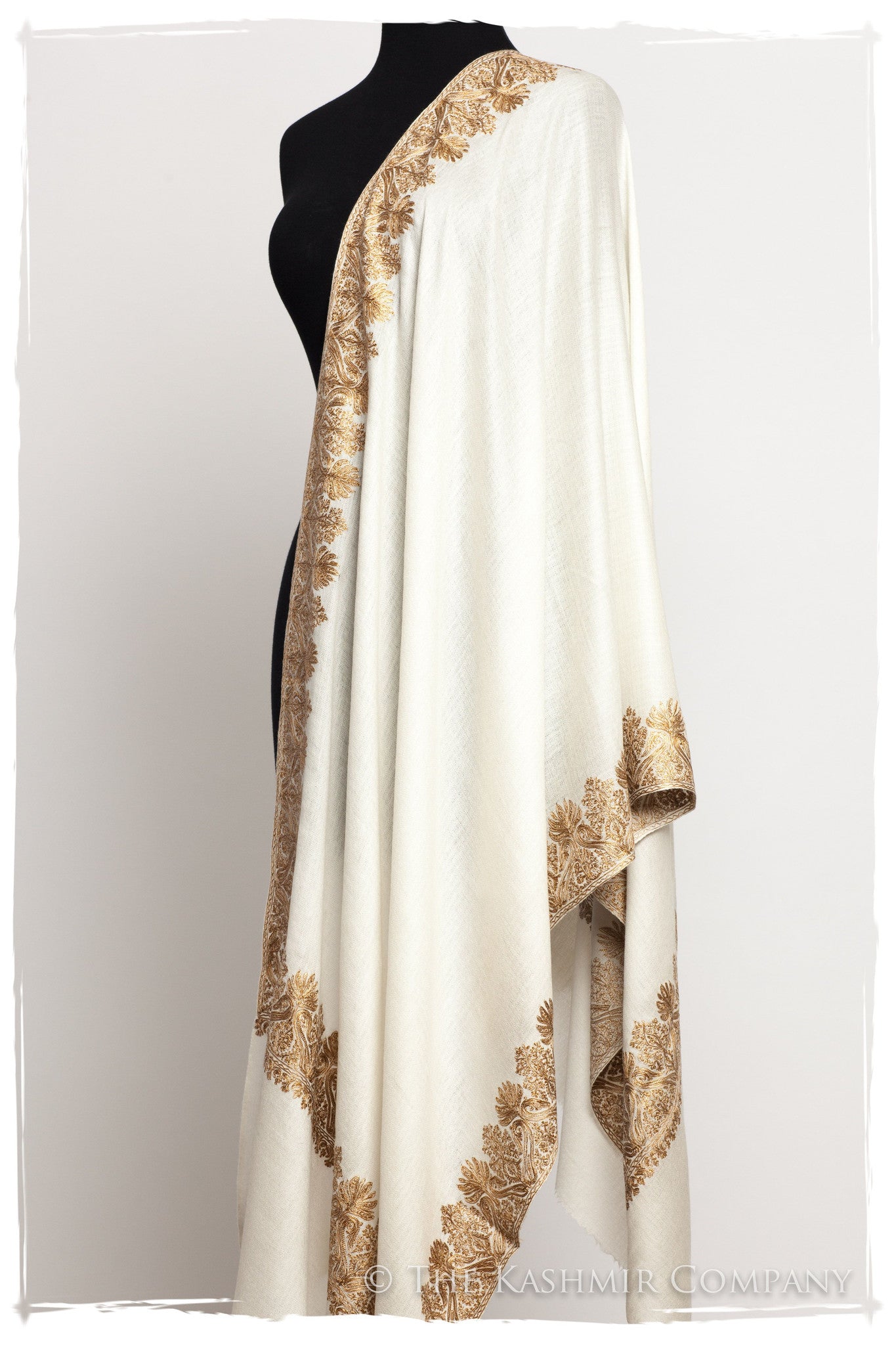 The Sophistiqué Ivoire Oro Danse Frontière Shawl