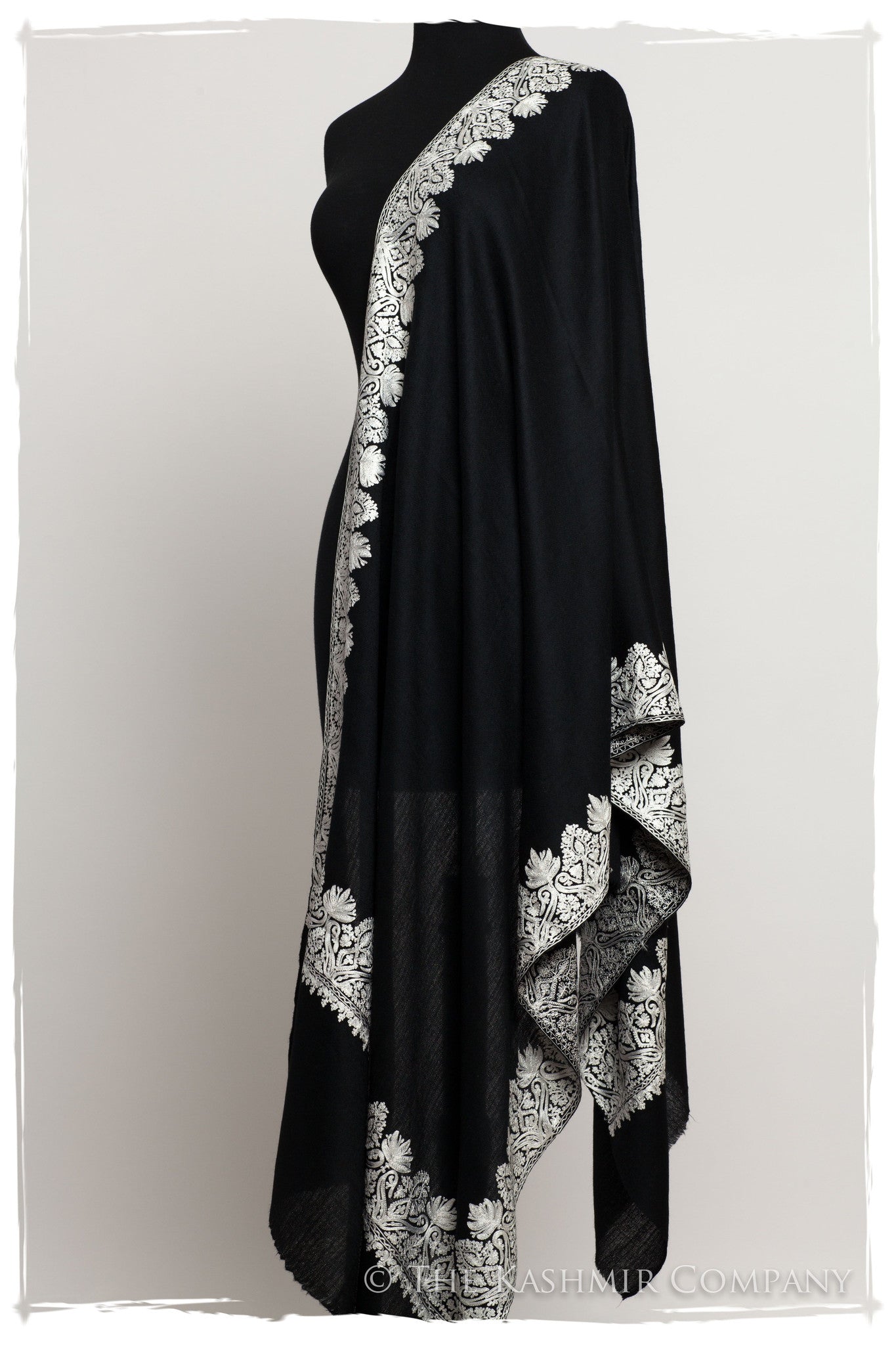 The Sophistiqué Argent Danse Frontière Shawl