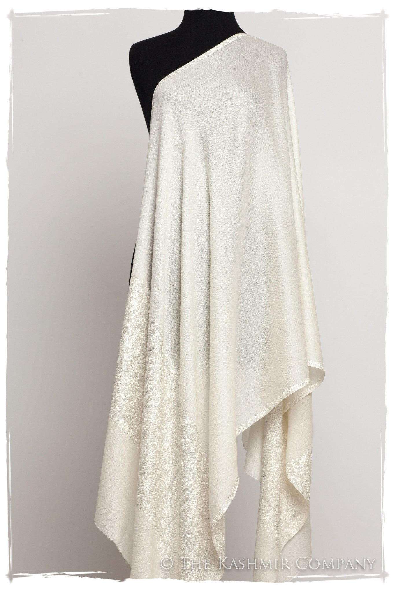 The Sophistiqué Ivoire Royale Paisley Shawl