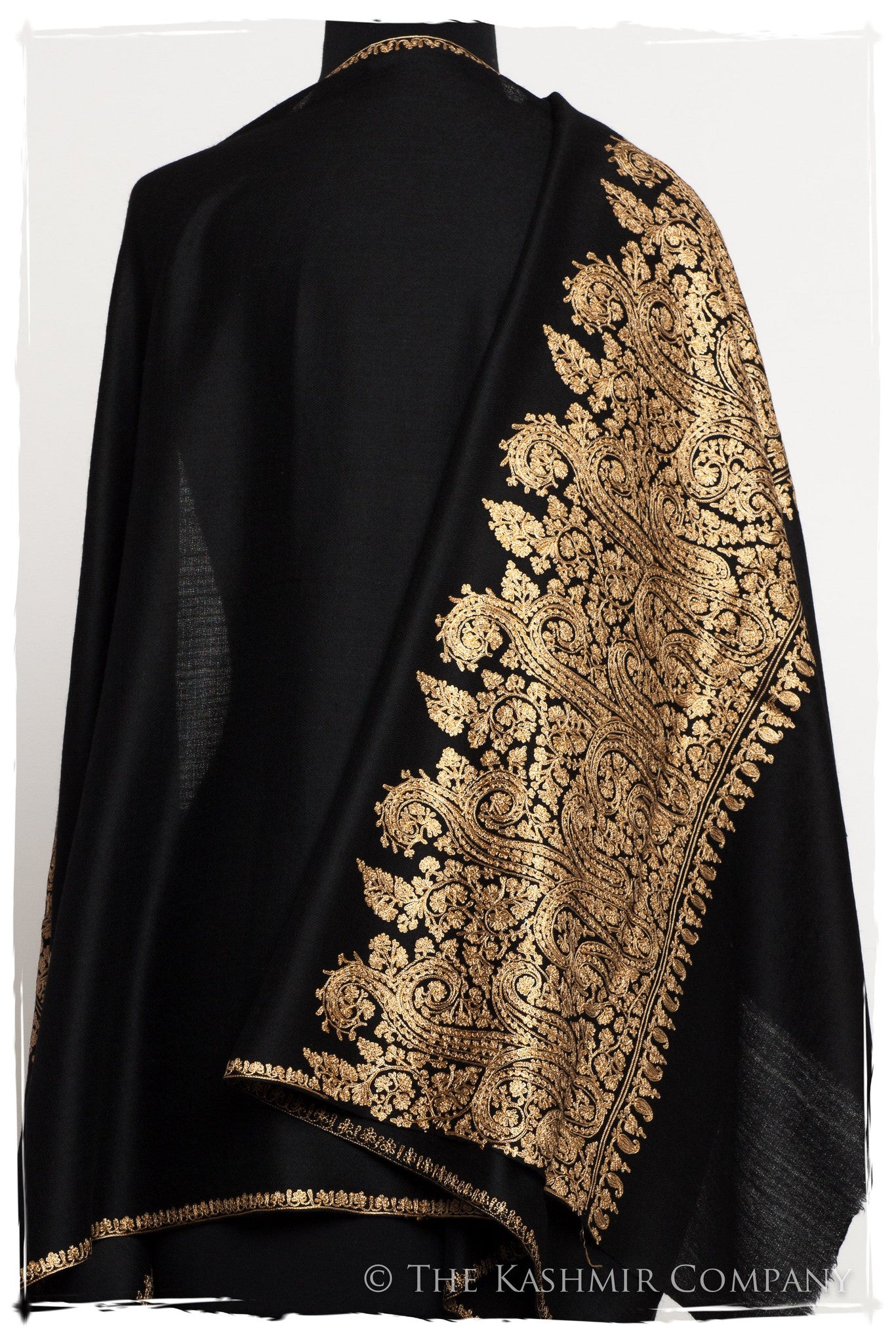 The Sophistiqué Oro Princess Paisley Shawl