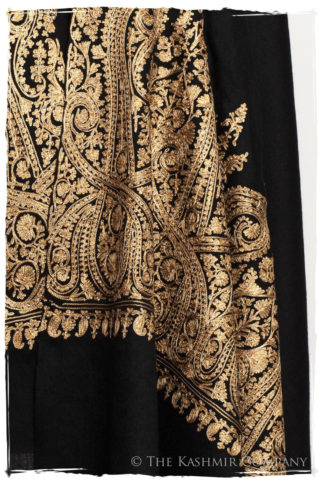 The Sophistiqué Oro Reine Paisley Shawl
