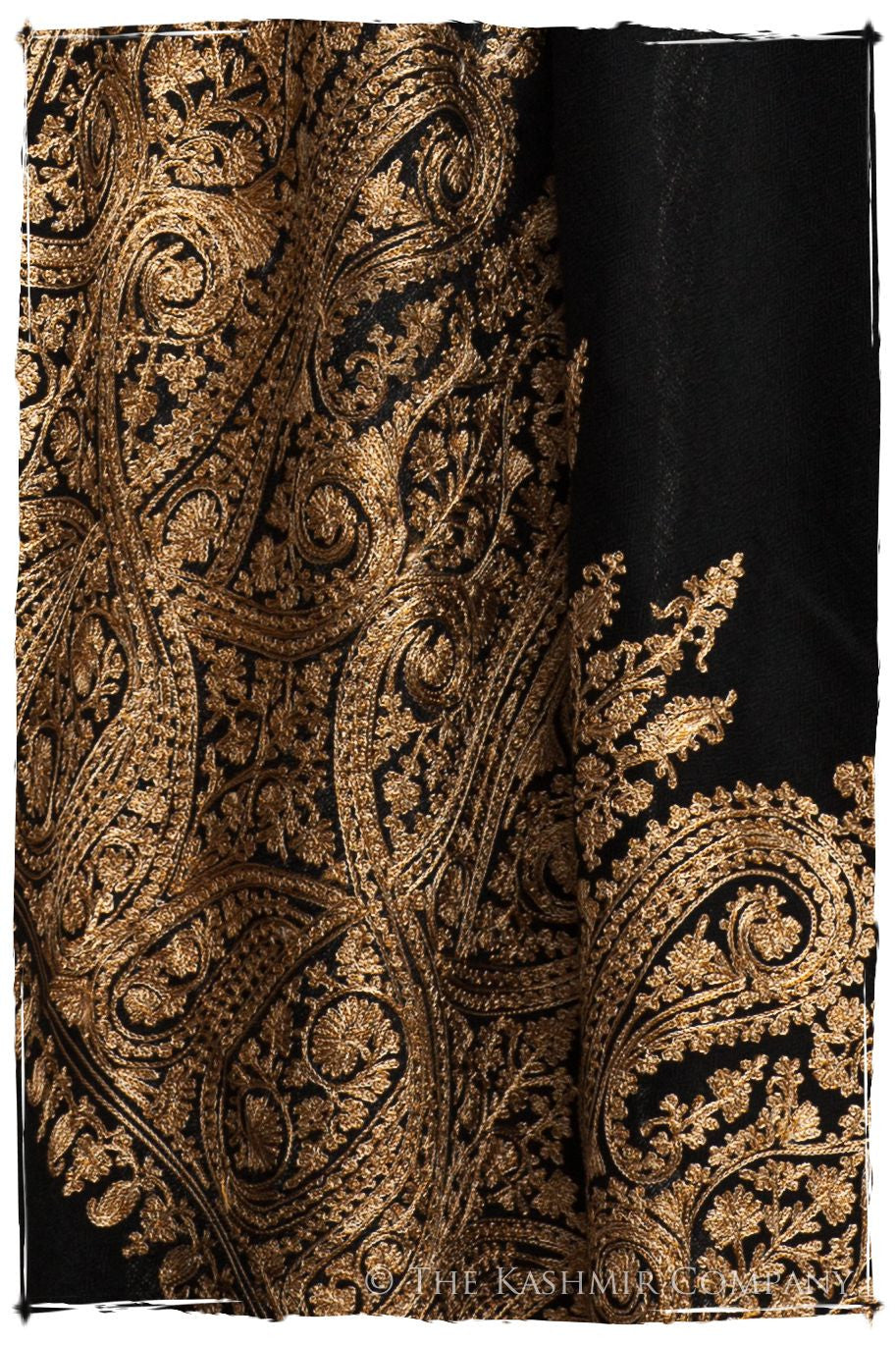 The Sophistiqué Oro Reine Paisley Shawl