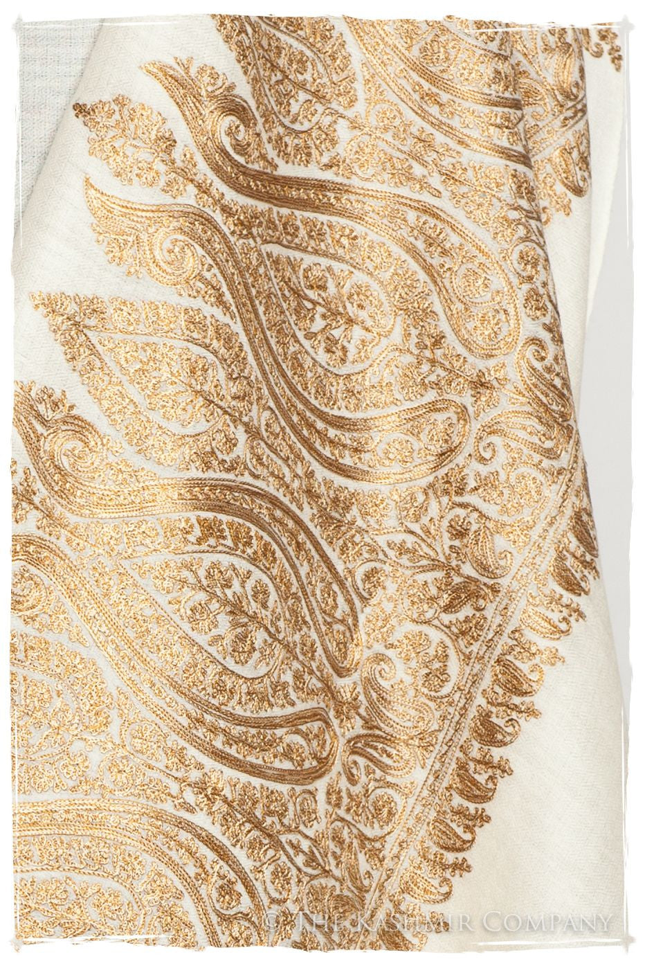 The Sophistiqué Ivoire Grâce Paisley Shawl