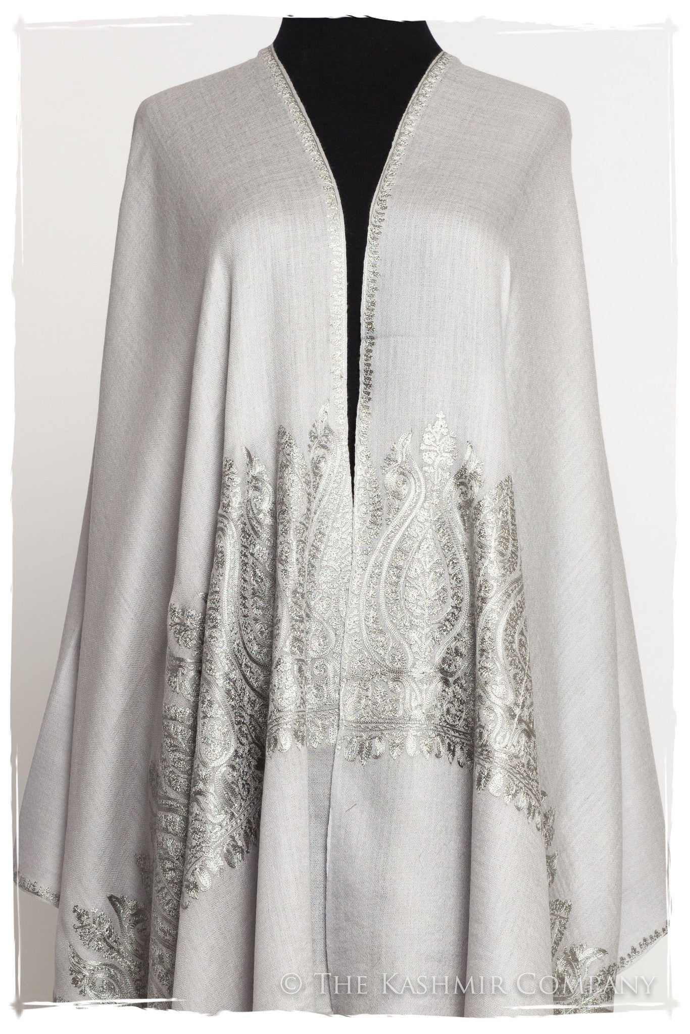 The Sophistiqué Gris Grâce Paisley Shawl