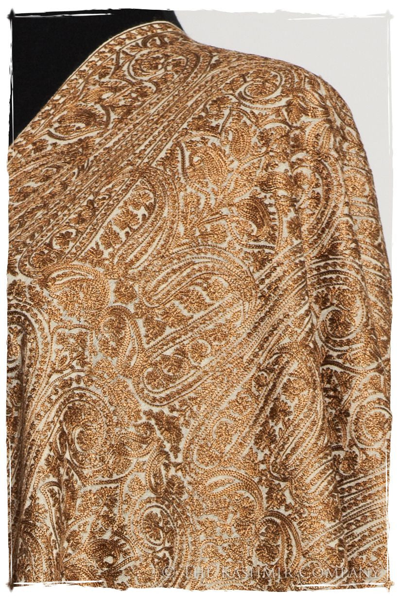 The Célébration Fabuleuse Gold Paisley Shawl
