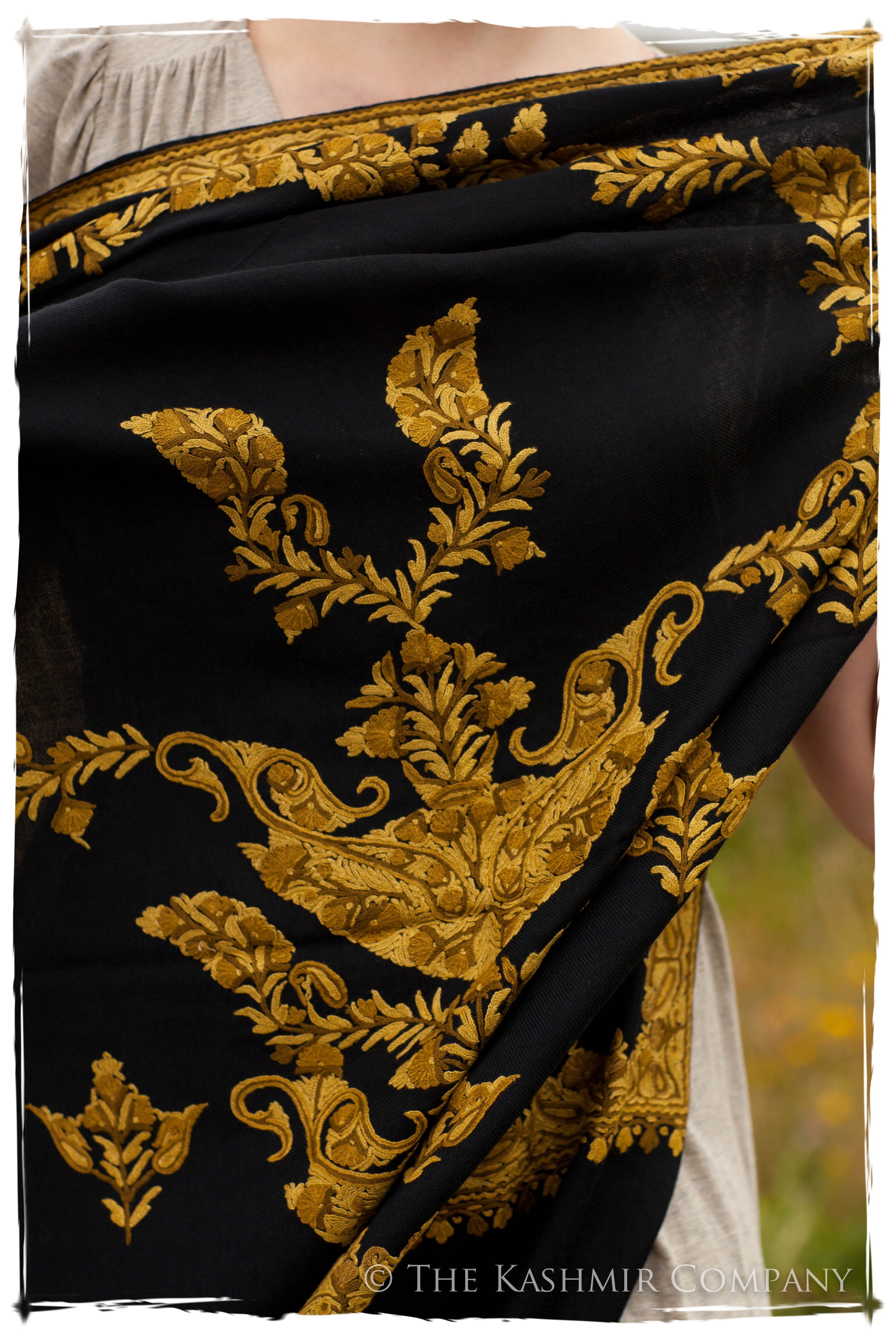 Frontiere des Feuilles Oro Shawl