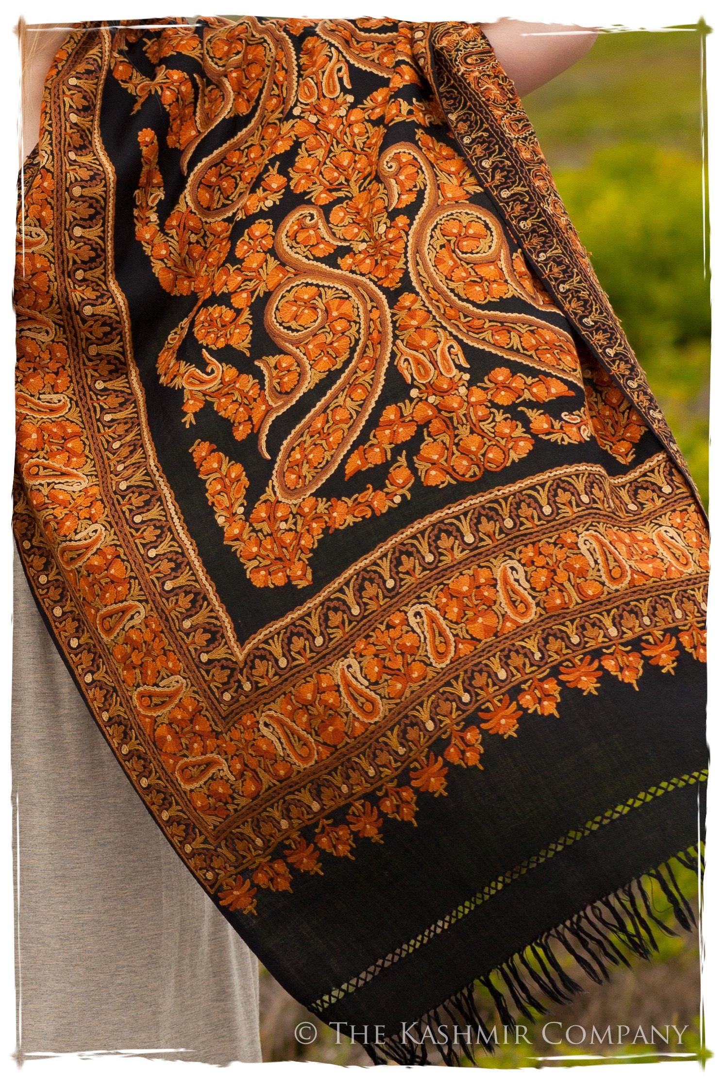 Antique Jardin de Paisley Oro Antiquaires Shawl