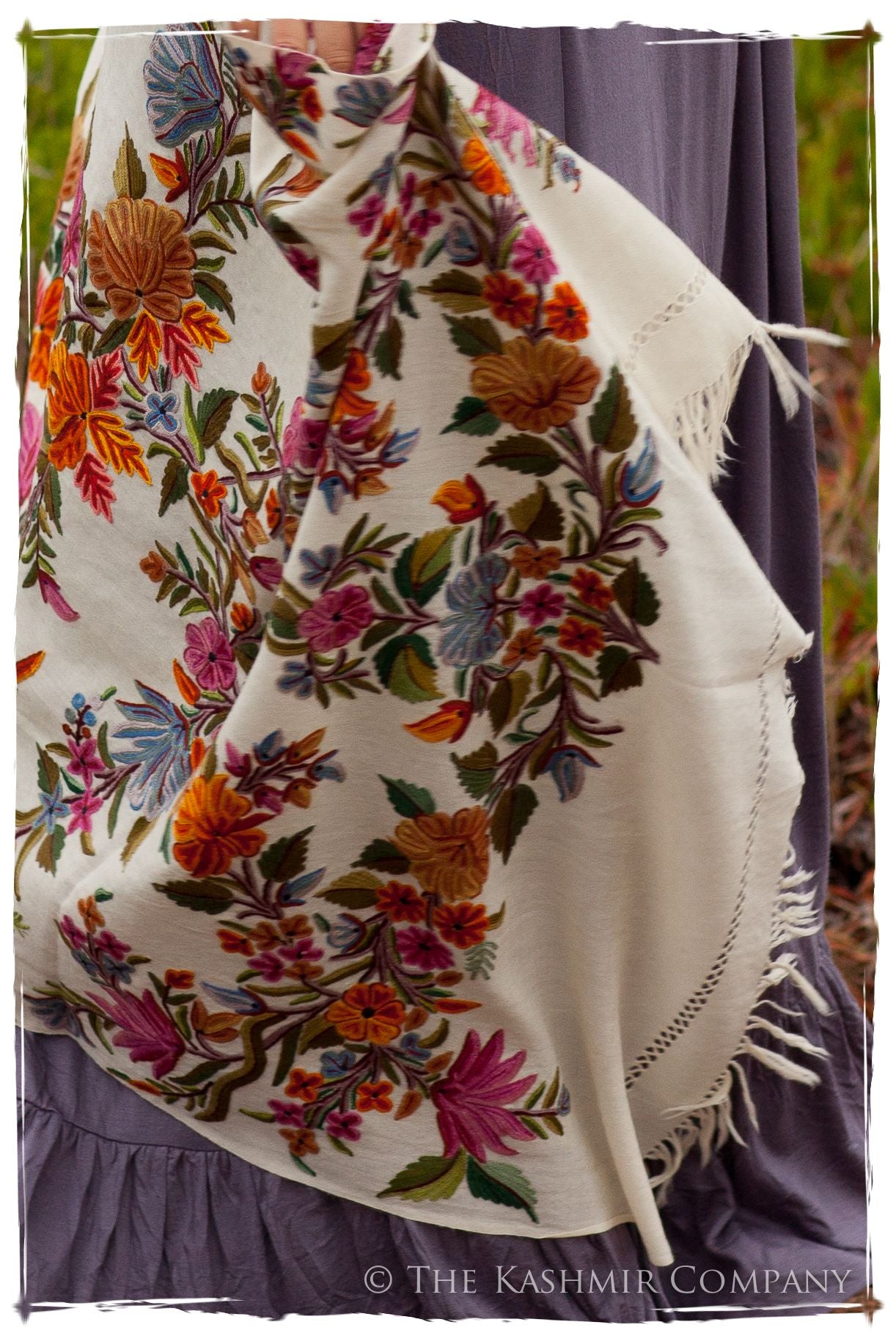 Romance Jardin de Paris Antiquaires Shawl