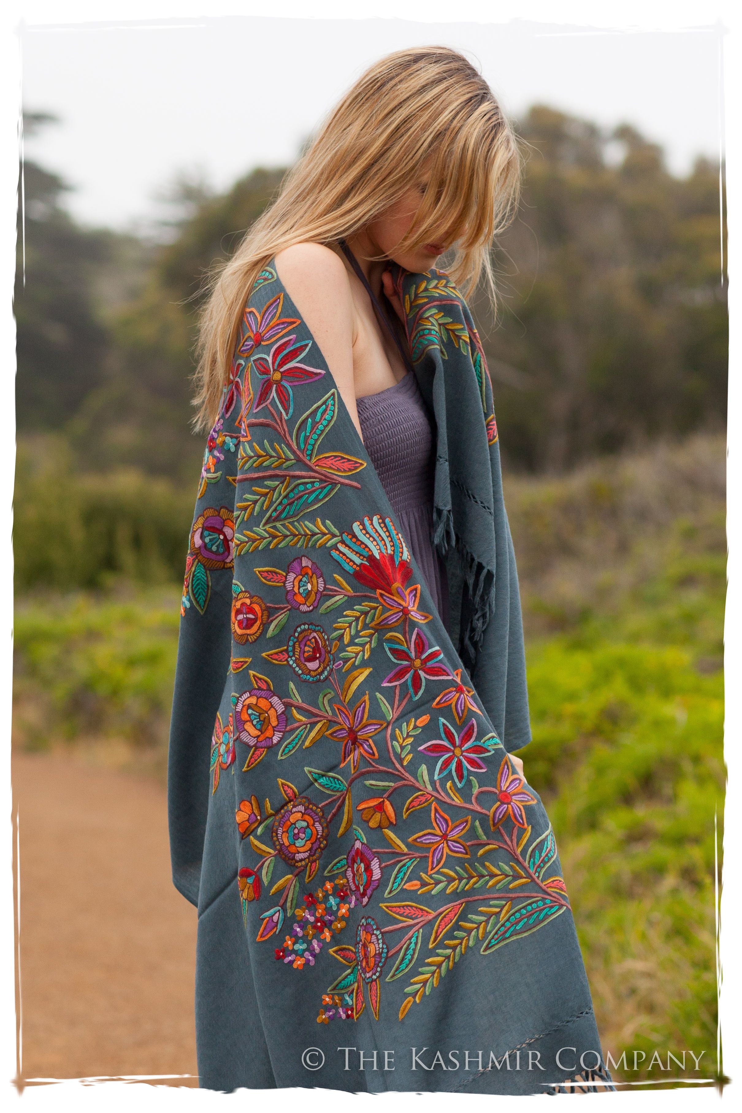 Nouvelle Soirée Nightshadow Bleu Ivory Shawl
